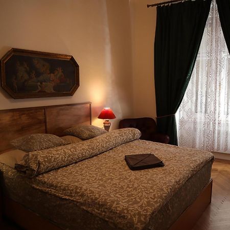 Room & Parking Assistance Prague Luaran gambar