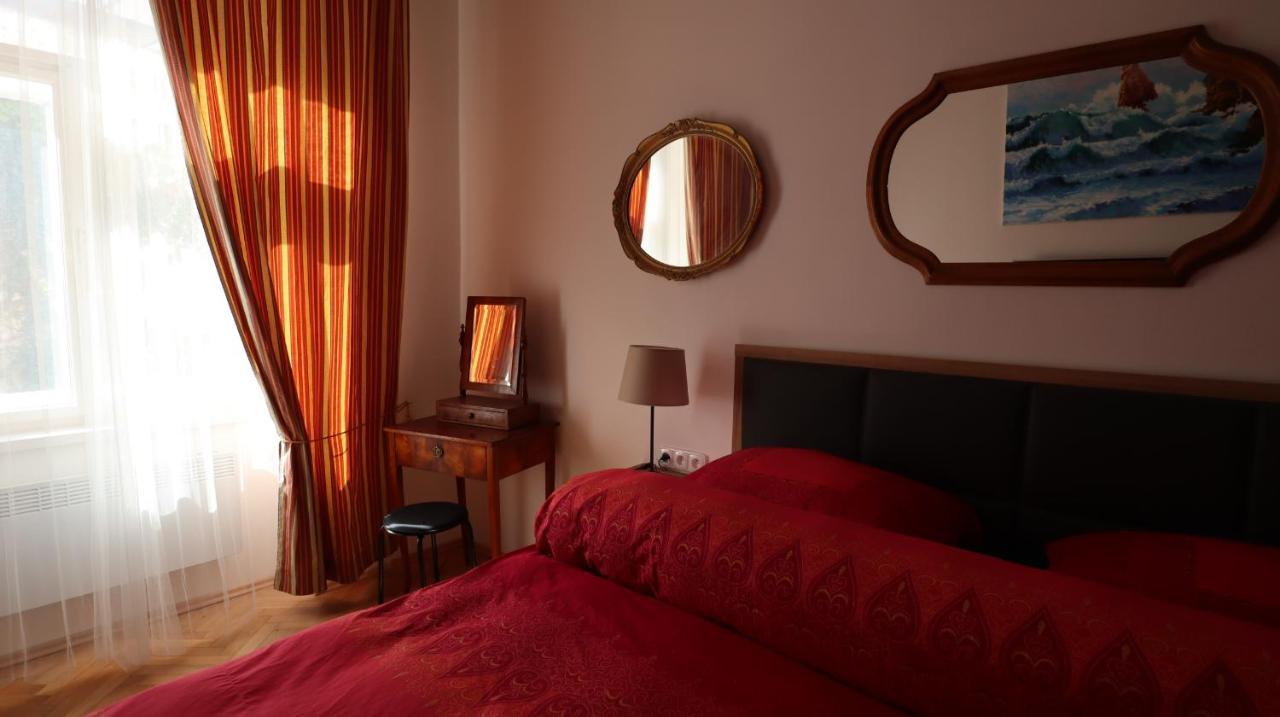 Room & Parking Assistance Prague Luaran gambar