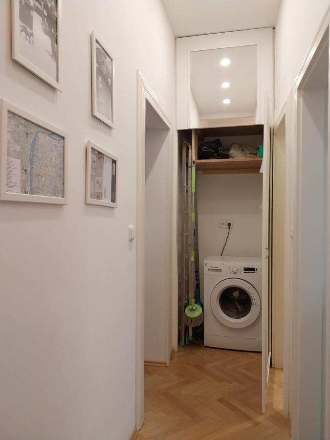 Room & Parking Assistance Prague Luaran gambar