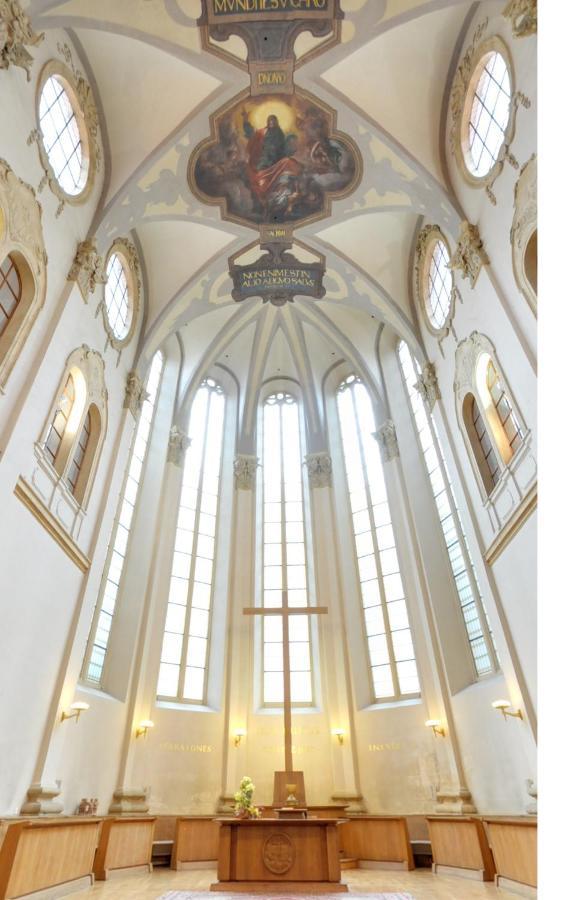 Room & Parking Assistance Prague Luaran gambar