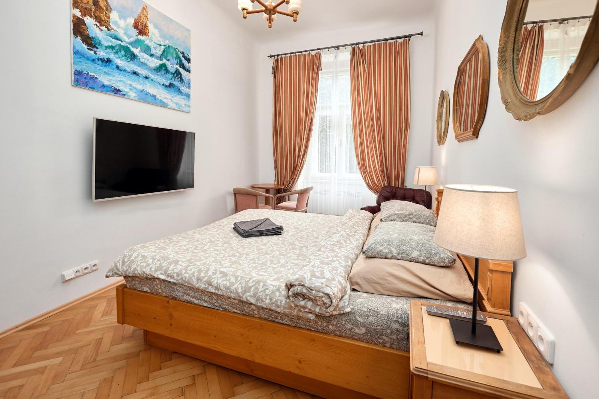 Room & Parking Assistance Prague Luaran gambar