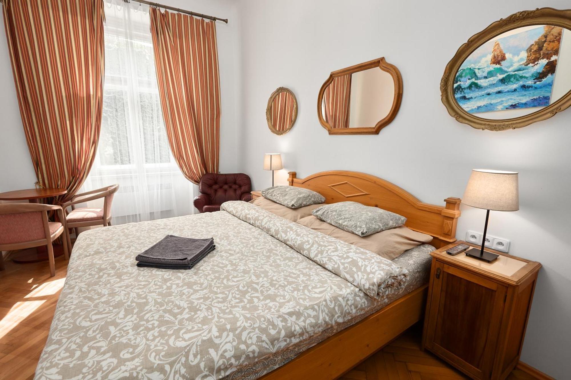Room & Parking Assistance Prague Luaran gambar