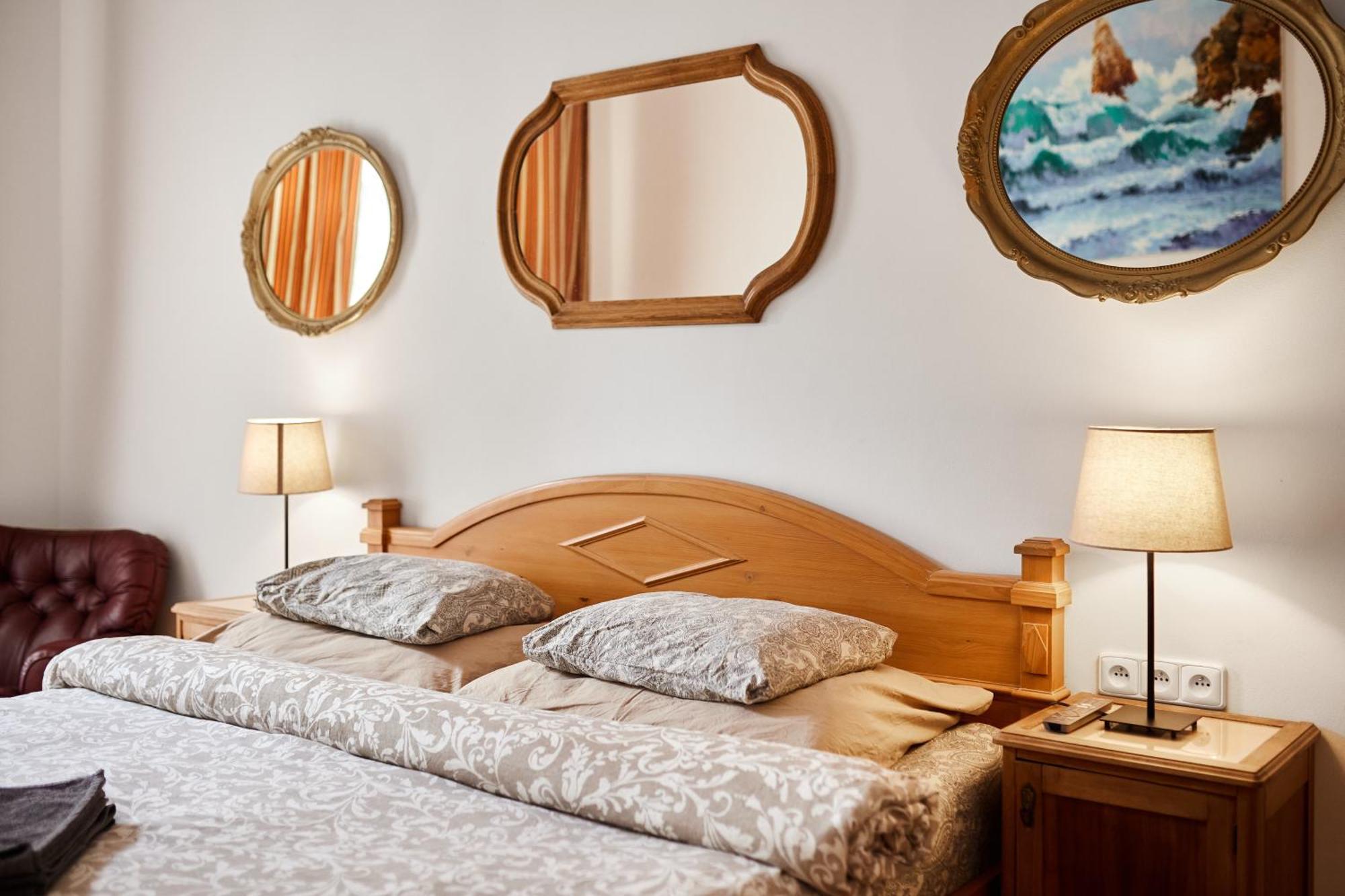 Room & Parking Assistance Prague Luaran gambar