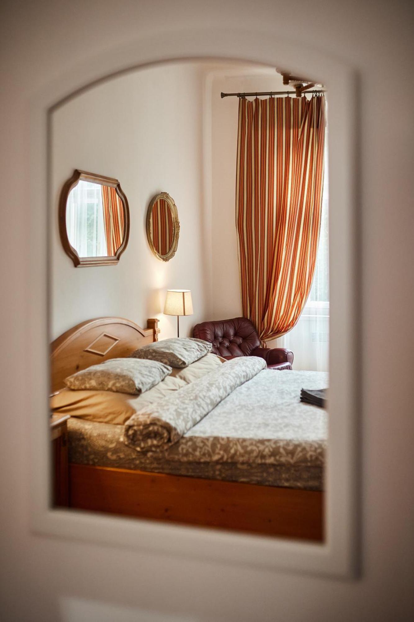 Room & Parking Assistance Prague Luaran gambar