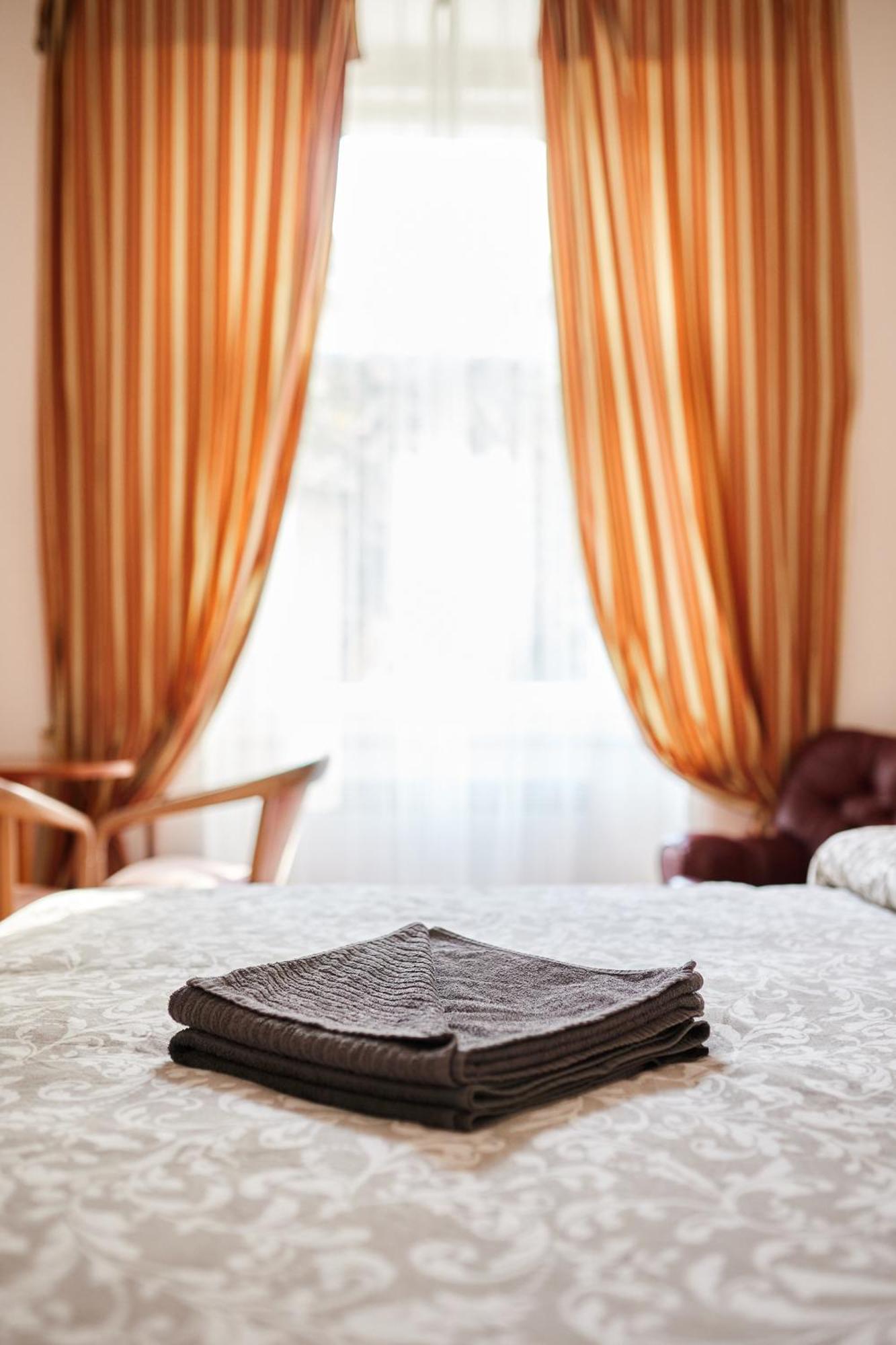 Room & Parking Assistance Prague Luaran gambar