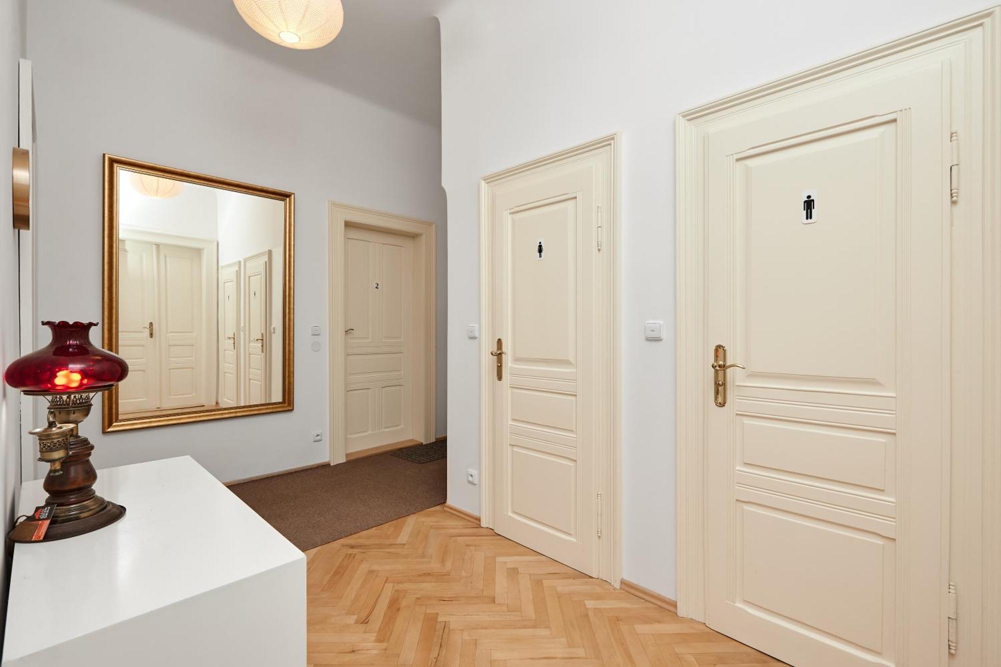 Room & Parking Assistance Prague Luaran gambar