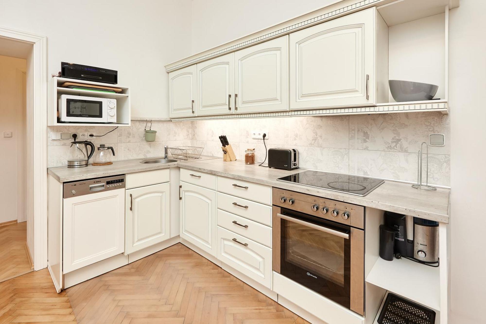Room & Parking Assistance Prague Luaran gambar