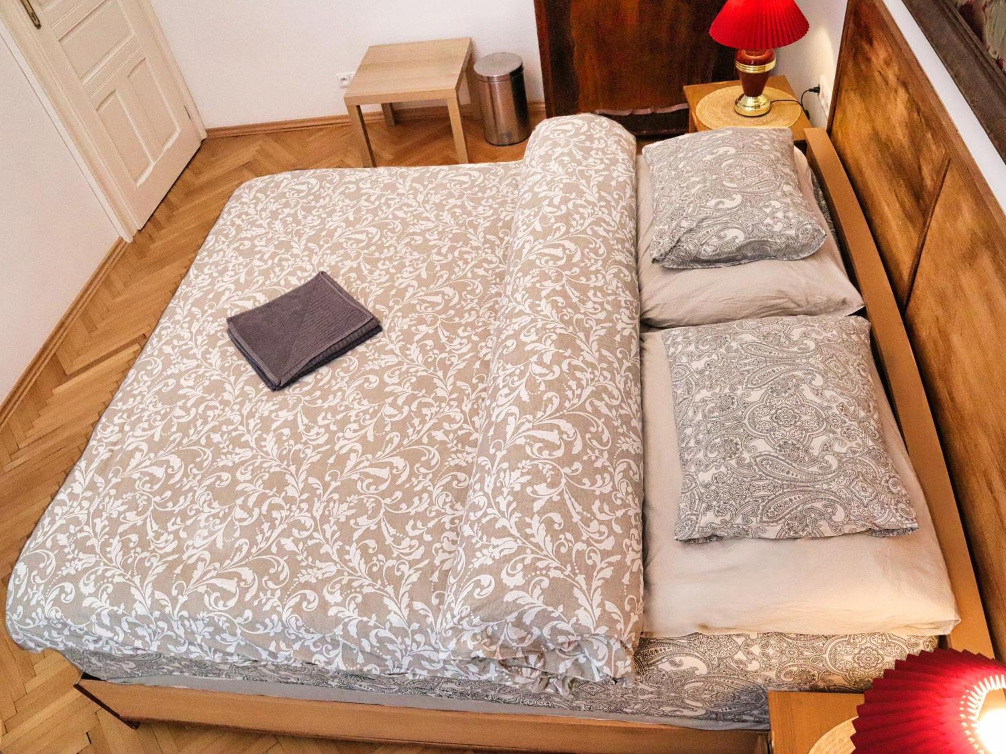 Room & Parking Assistance Prague Luaran gambar